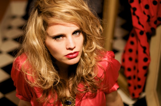 flux4_AnnaCalvi_EmmaNathan