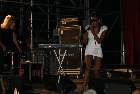 20_Dominique_Young_Unique_02